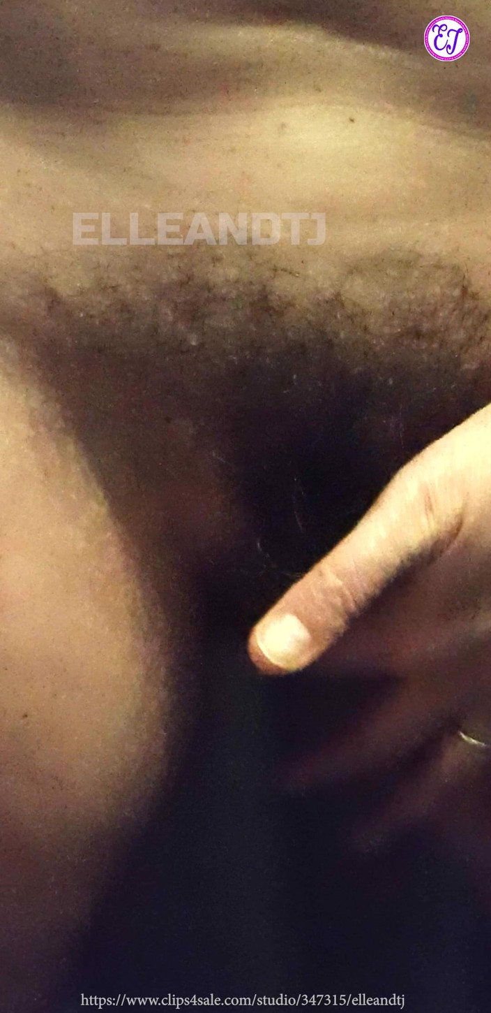 elleandtj: Chlupatá MILFka se prstí
