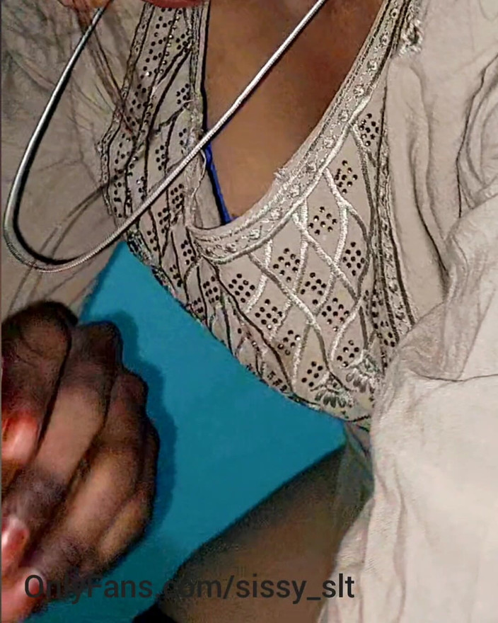 Sissy and hotwife: Istri hot dengan kontol kecil ini lagi asik dientot habis-habisan...