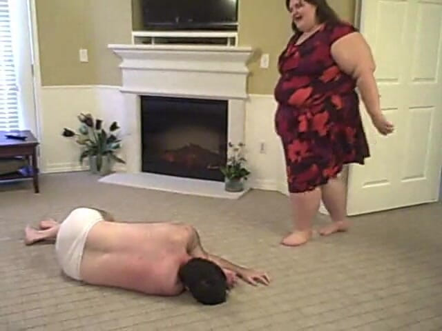 BBW nurse Vicki adventures with friends: CPR dada por GF BBW Angie Kimber Um vídeo solicitado