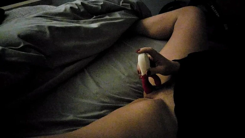 Wide bum big bodied woman riding a stiff cock like a pro