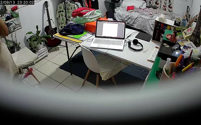 Karmicoxv: My Chubby Girlfriend Broadcasts on Cam While I'm at Work