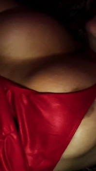 Carly, Carmella y Cindy follan y tragan semen en una orgía de sexo grupal