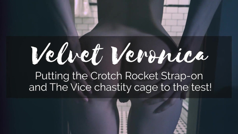 VelvetVeronica: Мое животное трахает меня страпоном-дилдо, запертый в поясе целомудрия