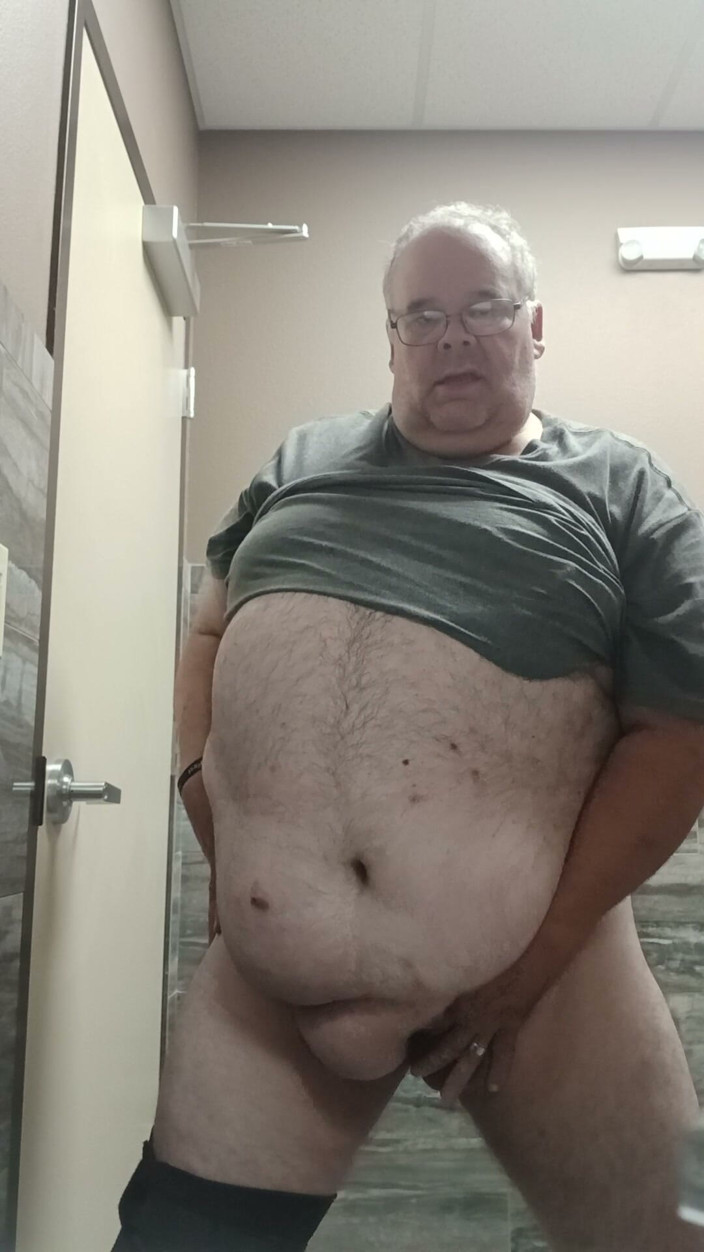 Gaydaddy2021: Sega in bagno.