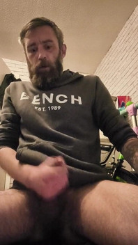 Ich masturbiere meinen großen harten schwanz und rauche