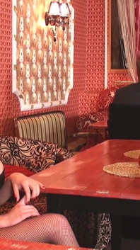 Henessy - nymf har analsex med het bartend
