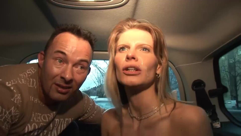 Busty German Sluts: MILF blonde dari Jerman disembur di belakang kereta