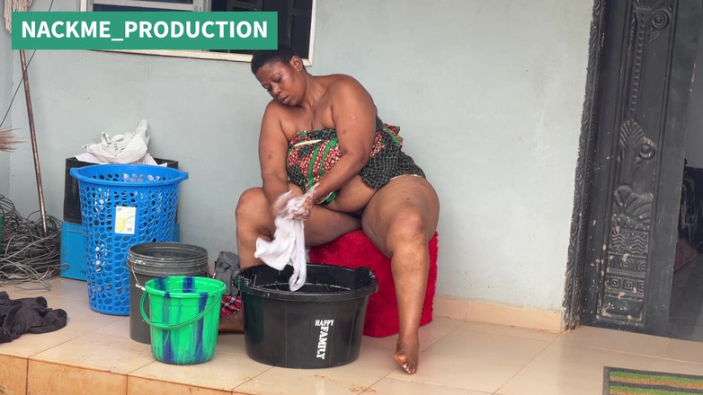 NACKME_PRODUCTION: 日曜日の朝のアフリカンマママルチタスク