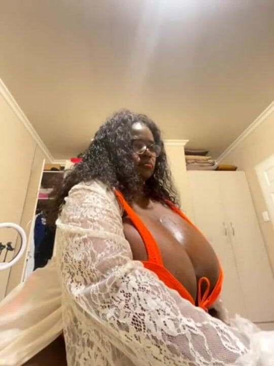 Legendary Booty Overdose: Bbw da đen thoát y &amp; tôn thờ đít
