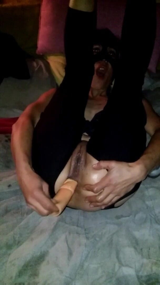 Marian sofar: Mariana poposuyla oynuyor