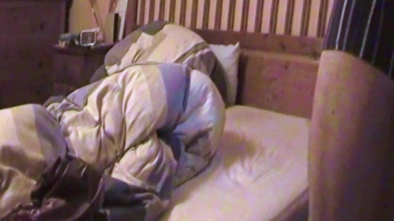Mark Hannes: Nackte Bett Hump Masturbation Mit Viel Sperma