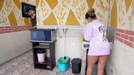 Aproveito a partida do meu marido para pegar seu delicioso leite da minha vizinha - Juliana Rose