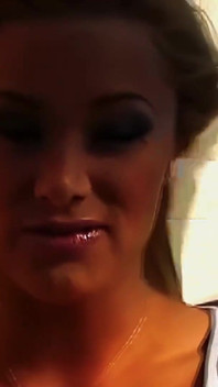 Blonde lekker wijf Shyla Stylez en Nikki Benz hunkeren naar een enorme lul