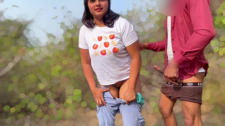 Fuckkkker: デシ村のムラムラした女の子が彼氏にセックスされる、初めてのゴエジアス・ニュー・バージンの女の子、ヒンディー語音声