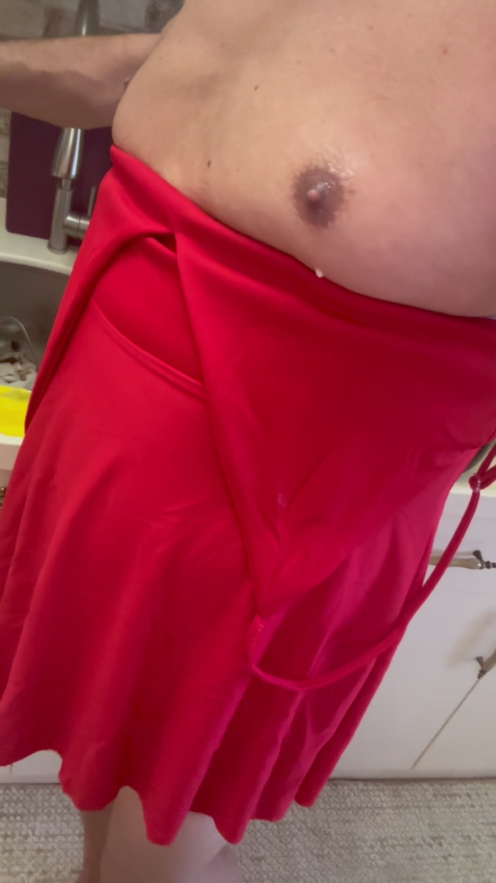 cd_aysemmm: Mléko mi teče z bradavek! Stávám se ženou