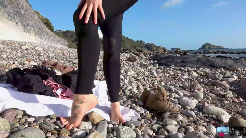 UKCuteGirl Lucy Lauren: 잠수복 창녀는 당신의 공을 동결 당신을 조롱