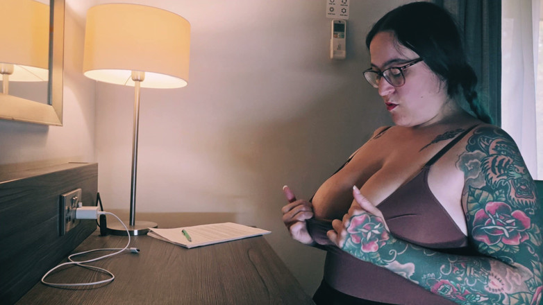 Elizabeth Hunny: Fantazírování o mém šéfovi, nezbedná kancelářská MILF Roleplay