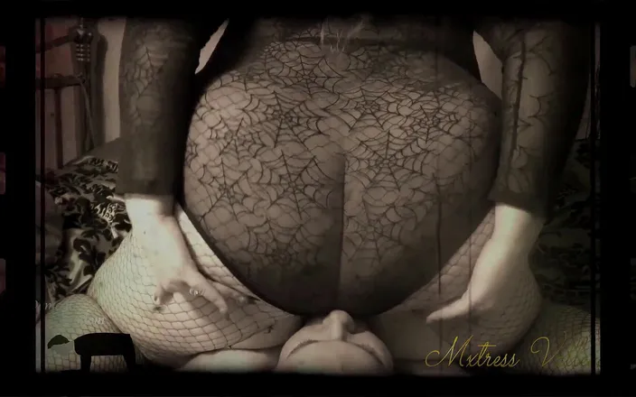 Mxtress Valleycat: BBW Witch Facesitting