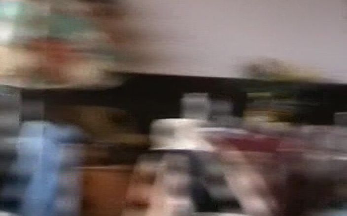 Porno kino: Cewek jerman rambut merah yang lagi sange ngentot dua kontol...
