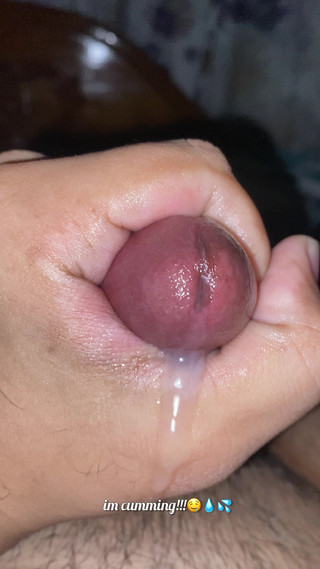 HornyNahidHasan: Ateşli adam penisini gösterdi, ben de mastürbasyon yaptım