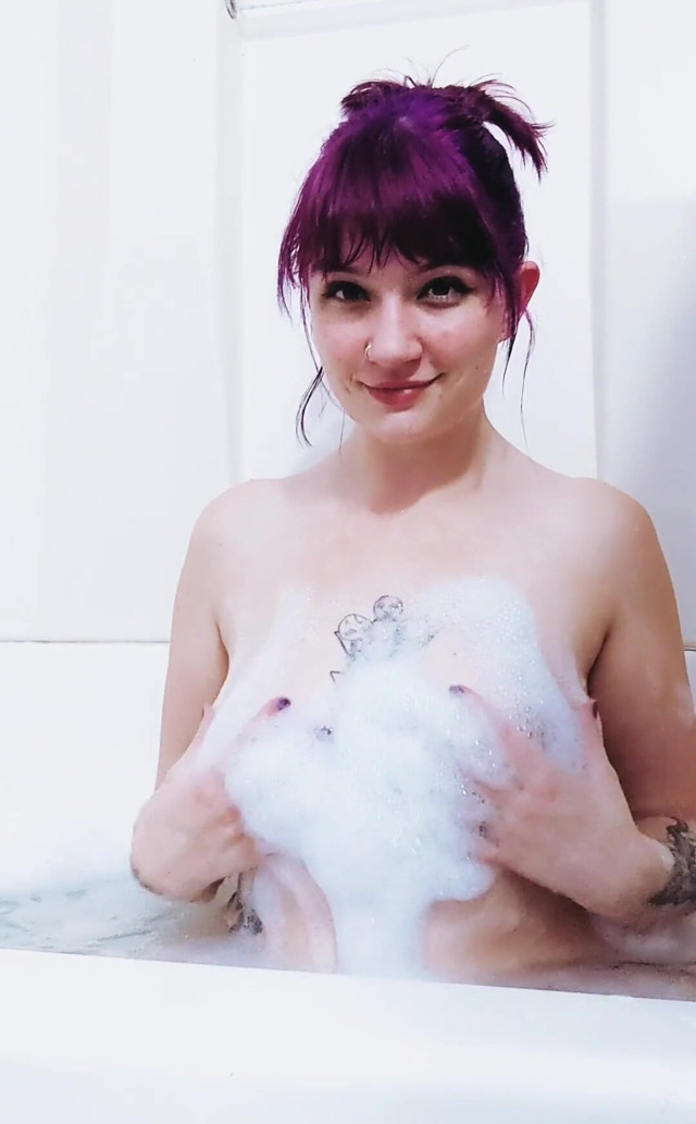 Bathtub Sex? (EvelynStorm)