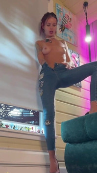 Sandy Em Jeans Sexy. Registro Secreto De Masturbação Quente