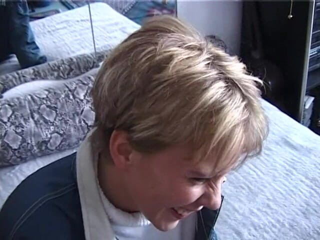 Lucky Wankerz: Une skank blonde se doigte