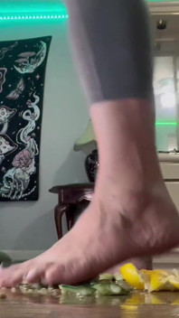 Size 16 Barefoot Fruit Crush Giantess Destruction