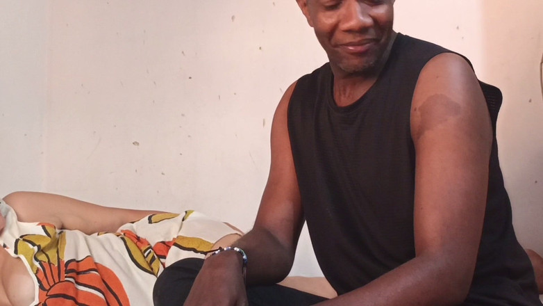 Milfcaliente69: Soțul meu încornorat s-a dus și mă consolez cu pula neagră a...