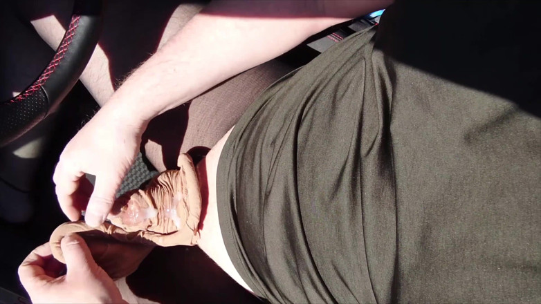 Carmen_Nylonjunge: Horny Cumshot with the Door Open in the Car