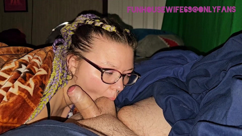 Funhousewife69: Pompino dopo il lavoro svuota le palle e ingoia tutto...