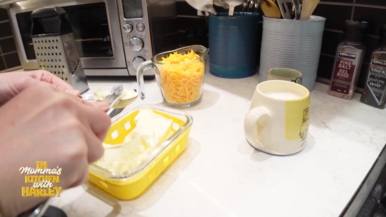 Harley Sin: Cozinha com Harley Mac N Cheese Edition