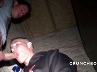 Crunch Boy: Mathieu succhia il grosso cazzo di Digeo nei gloryhole
