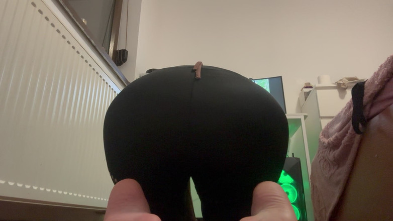NipsAndStrips: Pète en étirant, partie 2