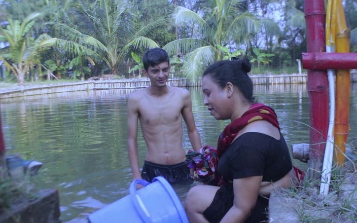 Roy Top bull: Indyjski Bhabi Ka Pani Mai Thukai gorący indyjski film porno