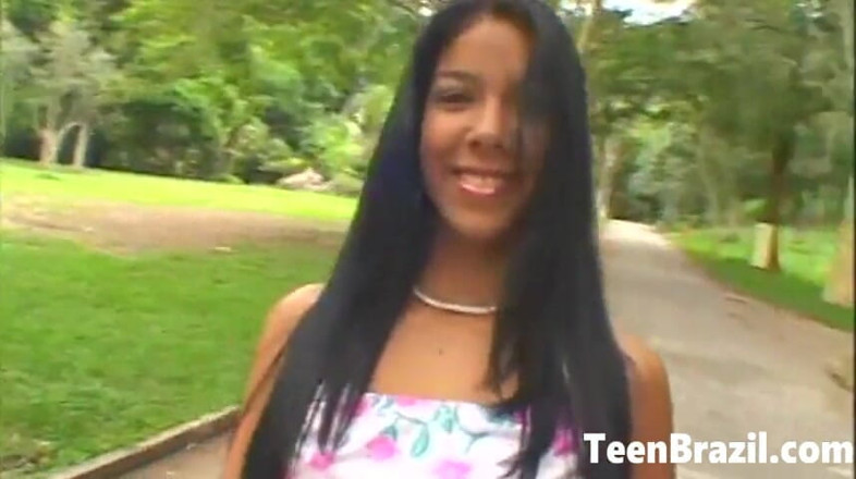 Teen Brazil: Brazilská dospívající dívka s malými kozami je ošukaná hardcore