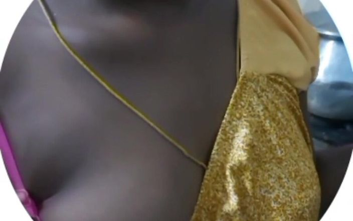 RenuRaj: Arătându-mi țâțele în stil desi tamil