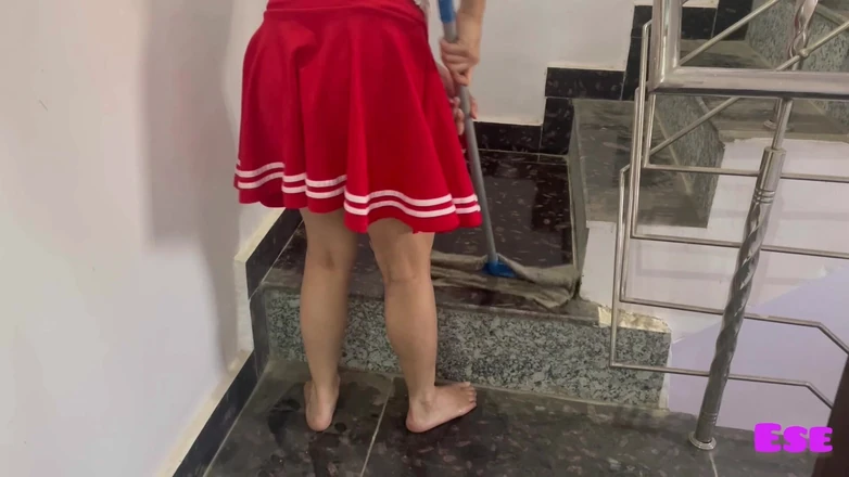 Sammy Sins: Горячую горничную дези трахнули, пока она занимается домашними работами