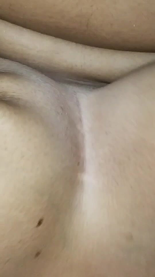 Mannirkuok: J’ai laissé la copine de mon ami au bureau.