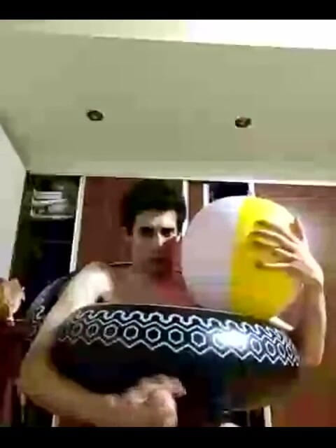Floatie Boy: Tonton Saya Menghisap Kemalangan Dan Bermain Dengan Mereka Sehingga Saya...