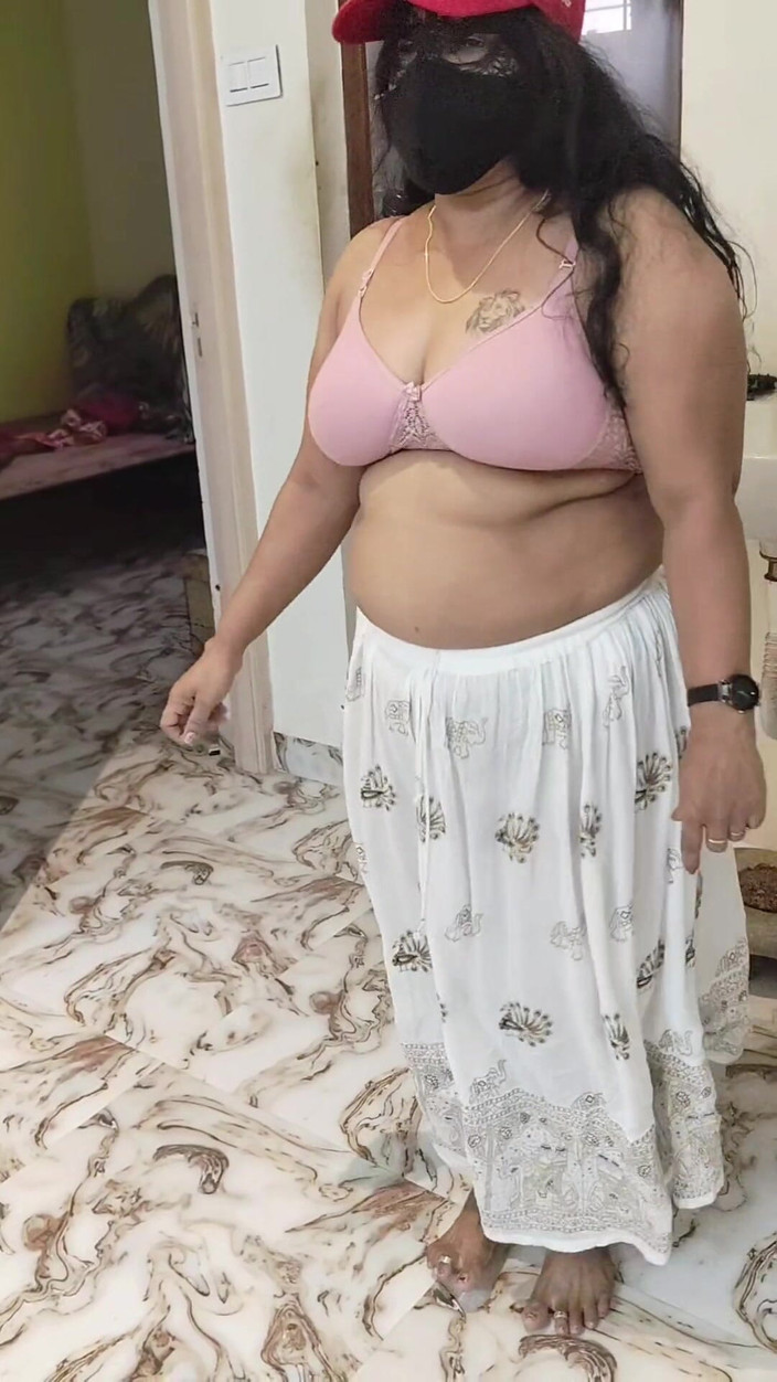 Thesana: Jocul de cărți se transformă în sex în patru