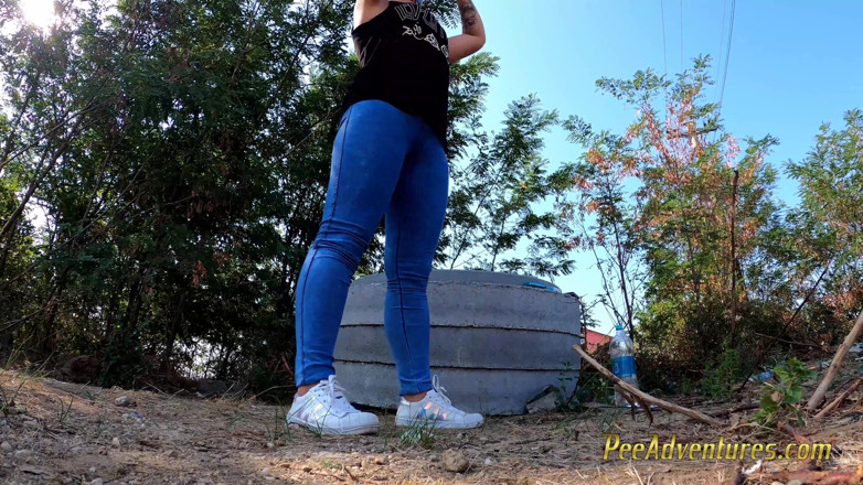 Pee Adventures: สาวอวบหลายคน ฉี่ใส่กางเกงเลกกิ้งกลางแจ้งตอนออกกำลังกาย