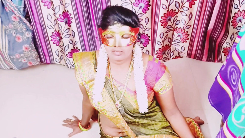 Telugu honey lips: Une femme au foyer desi en sari trompe son mari...