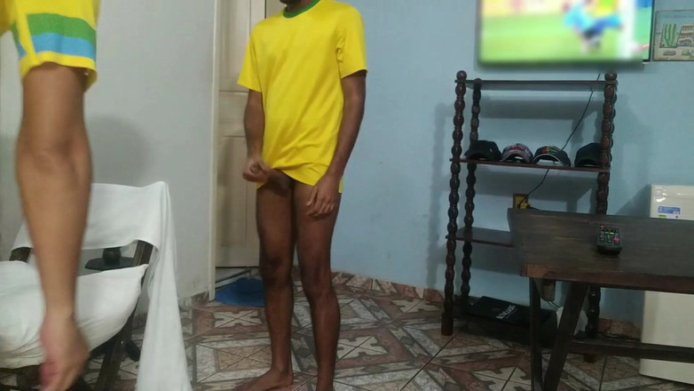 MiguellTrajano: Соседи смотрят кубок мира и решают заняться сексом, пока их жен нет дома - часть 3