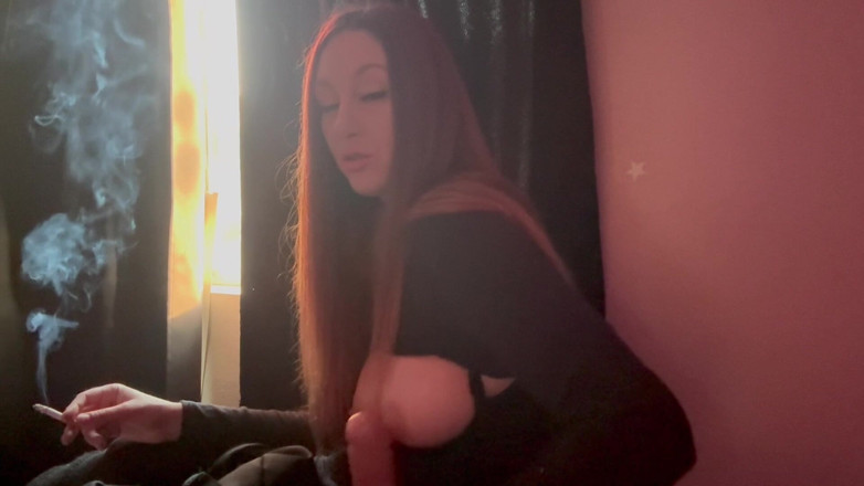 Artemisia Love: Sigara içen büyük göğüsler dildo oyunu