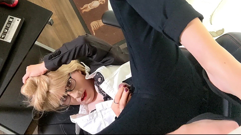 TV_Helena: Secretara curvă Miss Helena - În loc de dictare, ea are parte...