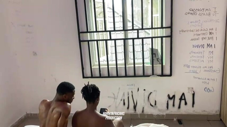 Horny Africans: Učím mého nadrženého souseda, jak zvládnout mokrou kundičku