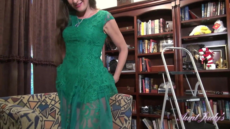 Aunt Judy's: AuntJudys - Cleaning day with 49yo Texas amateur Gabriella