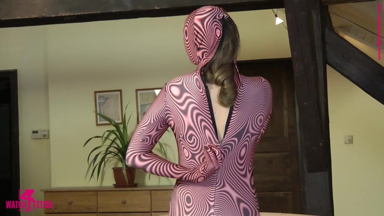 ZentaiDolls: Zentai-strip van Anna