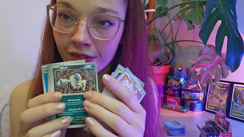 petitesubkitten: ASMRトイズが可愛い赤毛を引っ張る